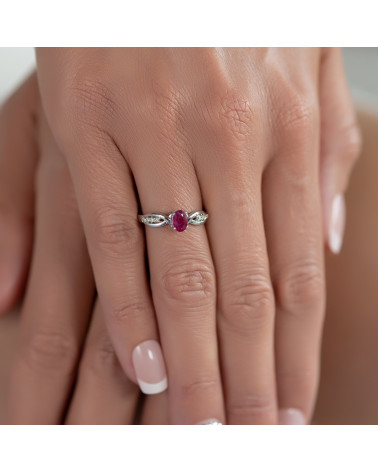 Anello di fidanzamento 1 vero rubino con 4 diamanti su un anello in argento rodiato