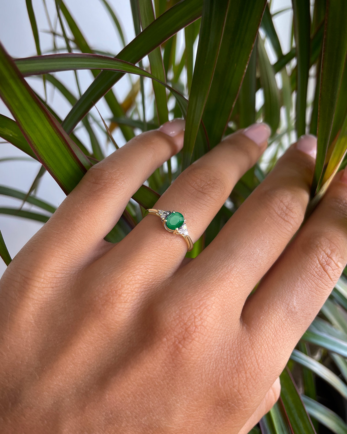 Gold Emerald Diamonds Ring