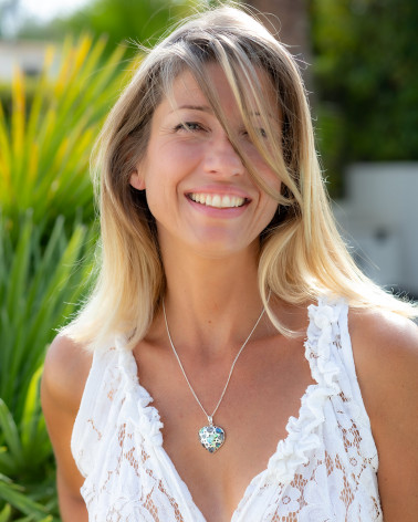 Elegance of the abalone mother-of-pearl heart pendant on model
