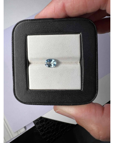 Oval faceted sky blue aquamarine - Weight of 0.720 carats - Clarity VVS-VS - Origin India.
