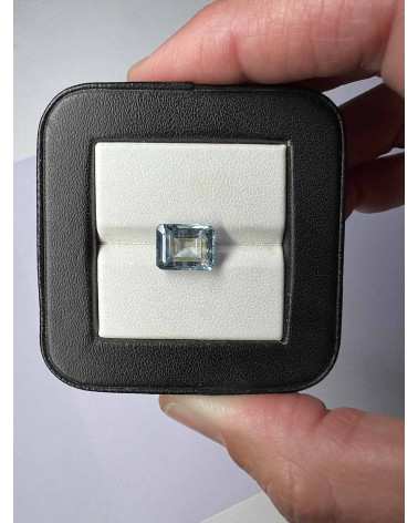 Aguamarina Ovalada Fasetada celeste claro - Peso de 0.720 quilates - Claridad VVS-VS - Origen India