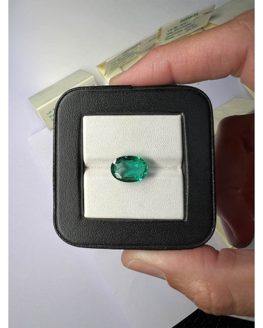 Esmeralda Ovalada 3.44 Quilates 8.90x12.20 AAA VVS Zambia