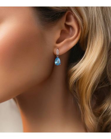 Pendientes de Oro Blanco y Topacio Azul Cielo Puestos – Refinamiento Absoluto