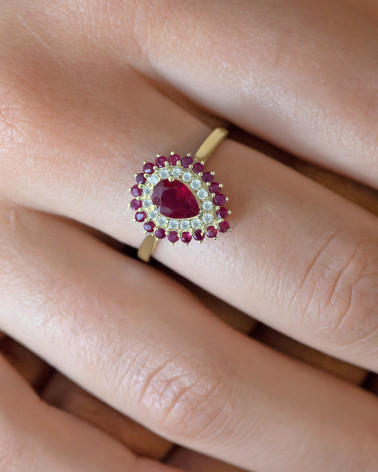 Bague Or Jaune Rubis et diamants 3.15grs ADEN portée