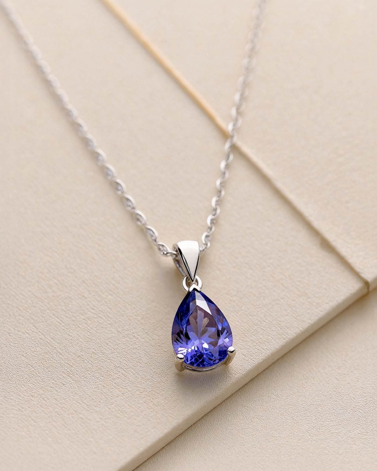 Authentic K18YG Tanzanite Necklace 0.30CT #260-006-245-8825