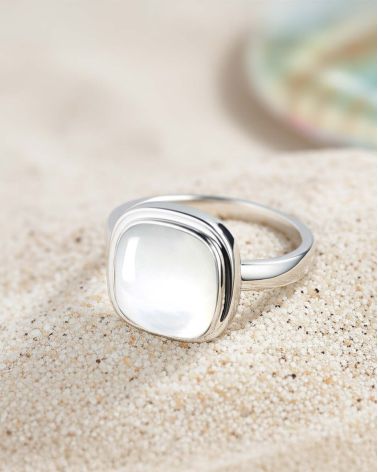 925 Silver Ring with White Mother-of-Pearl - Soraya